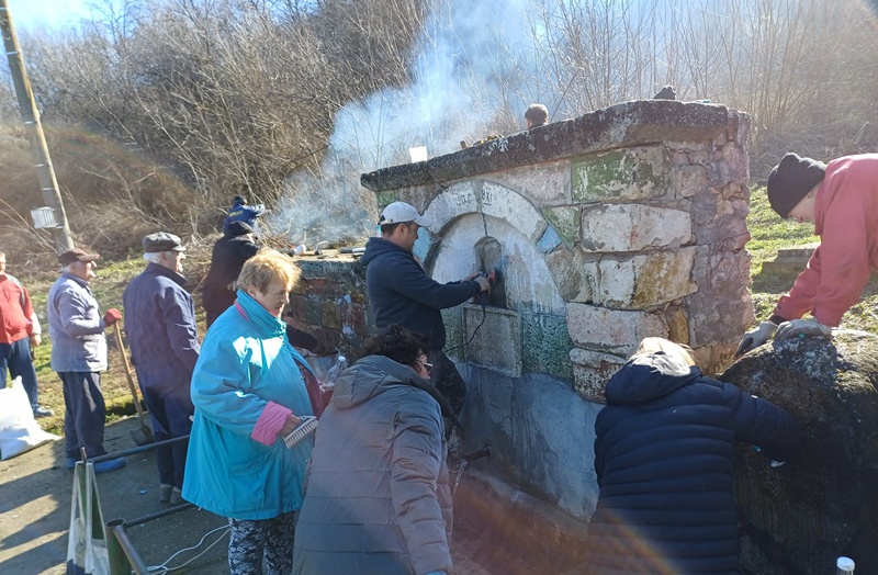 Инициатива: Жители на село Ореховица почистиха Говановската чешма